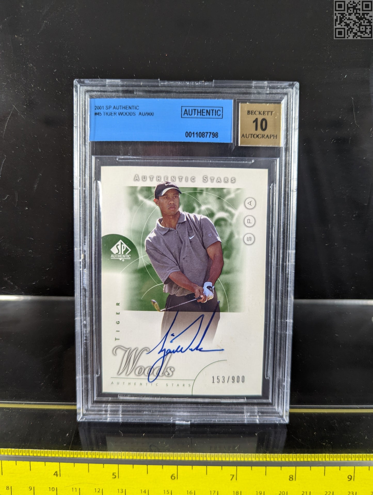 Tiger Woods Signed 2001 SP Authentic Golf Ltd 900 Upper Deck Rookie Trading Card #45 BGS 10 Autograph