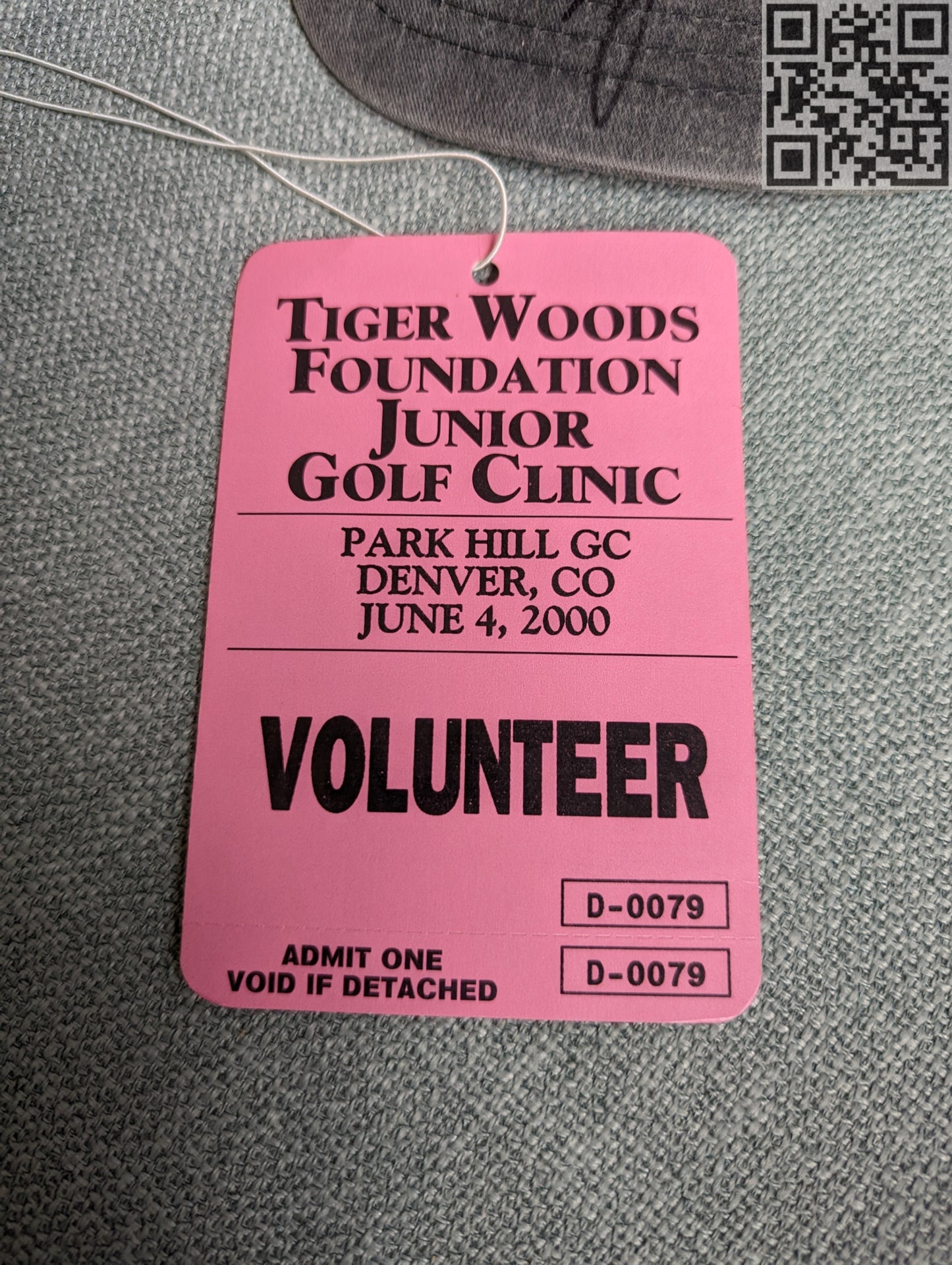 2000 Tiger Woods Signed Foundation Junior Clinic Camp Badge