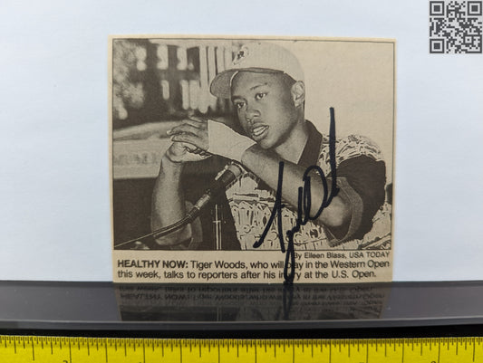 1995 Tiger Woods Signed Newspaper Clipping pre WGA Motorola Western Open Amateur