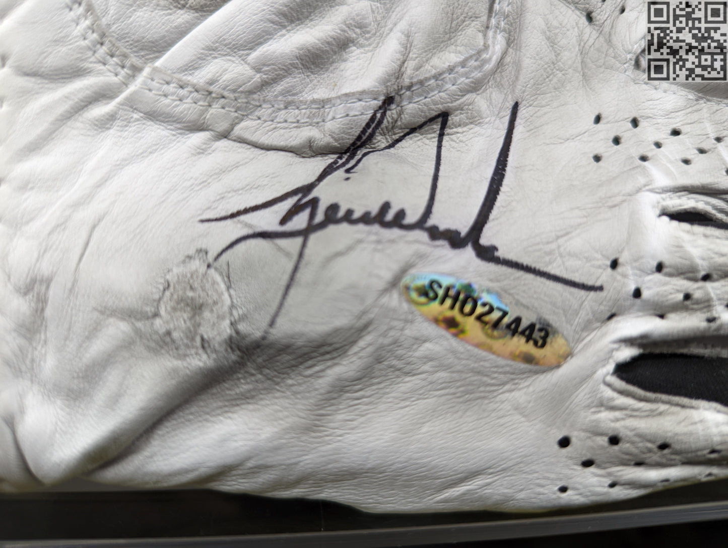 2000's Tiger Woods Signed Upper Deck Authentic Tournament Work Nike Golf Glove