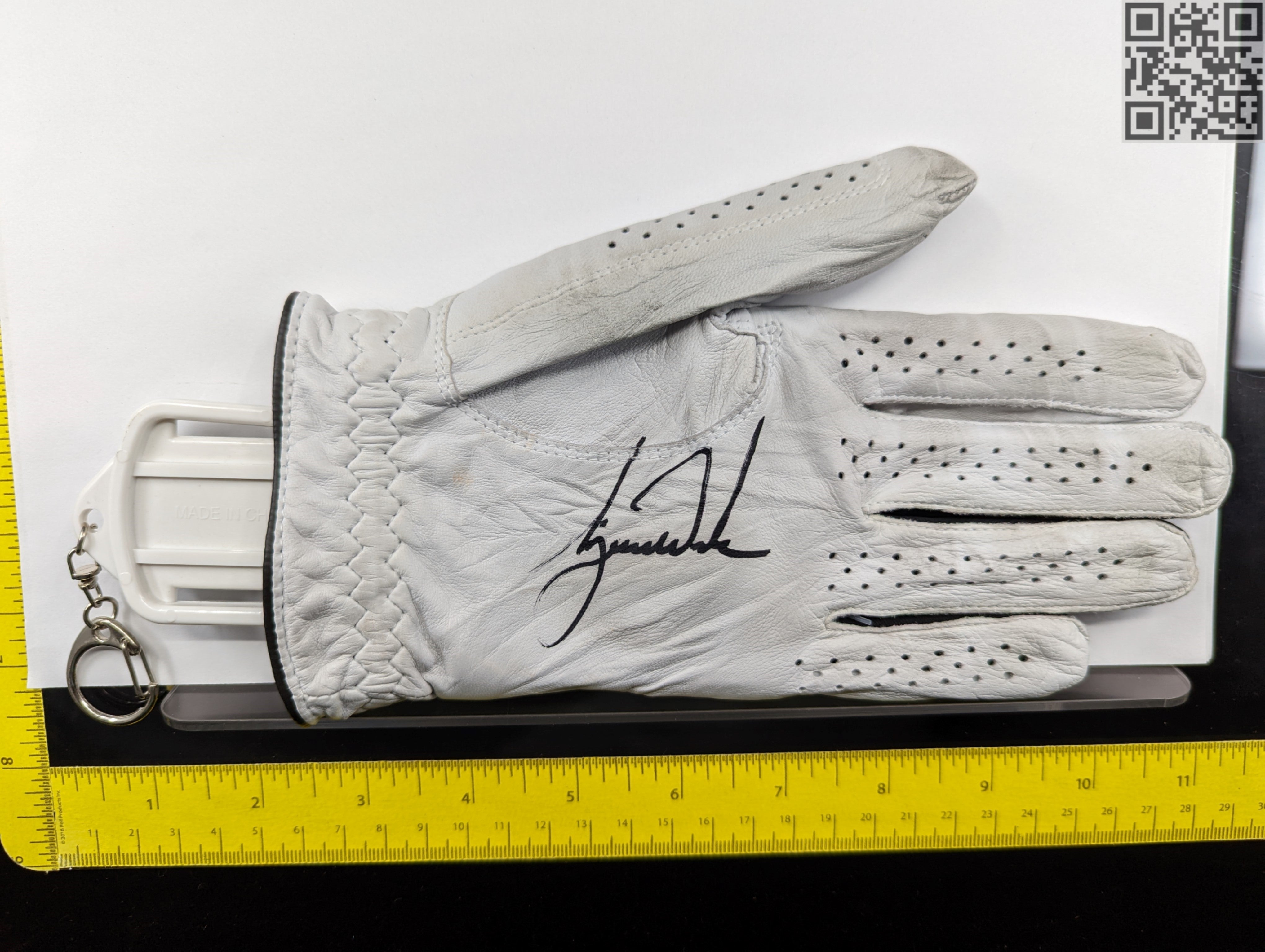 Early 2000's Tiger Woods Signed Upper Deck Authentic Nike Golf Glove ...